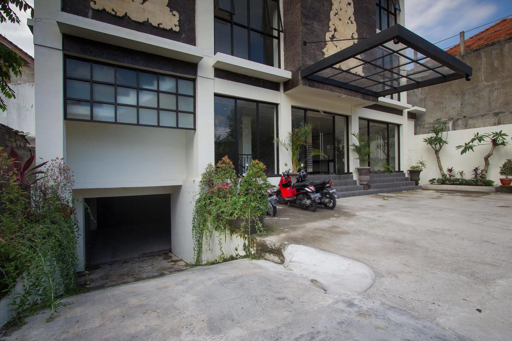 Ivanka Airport Inn Kuta Lombok Exterior foto