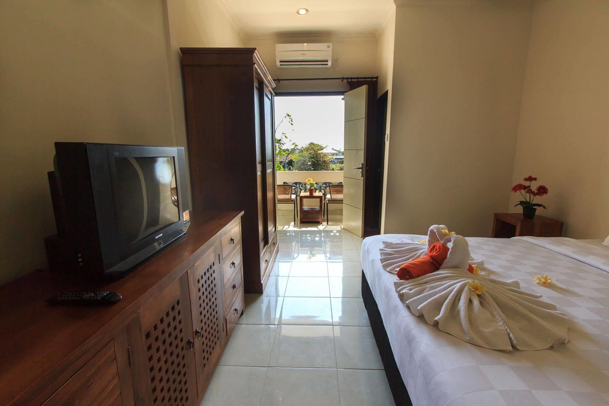 Ivanka Airport Inn Kuta Lombok Exterior foto
